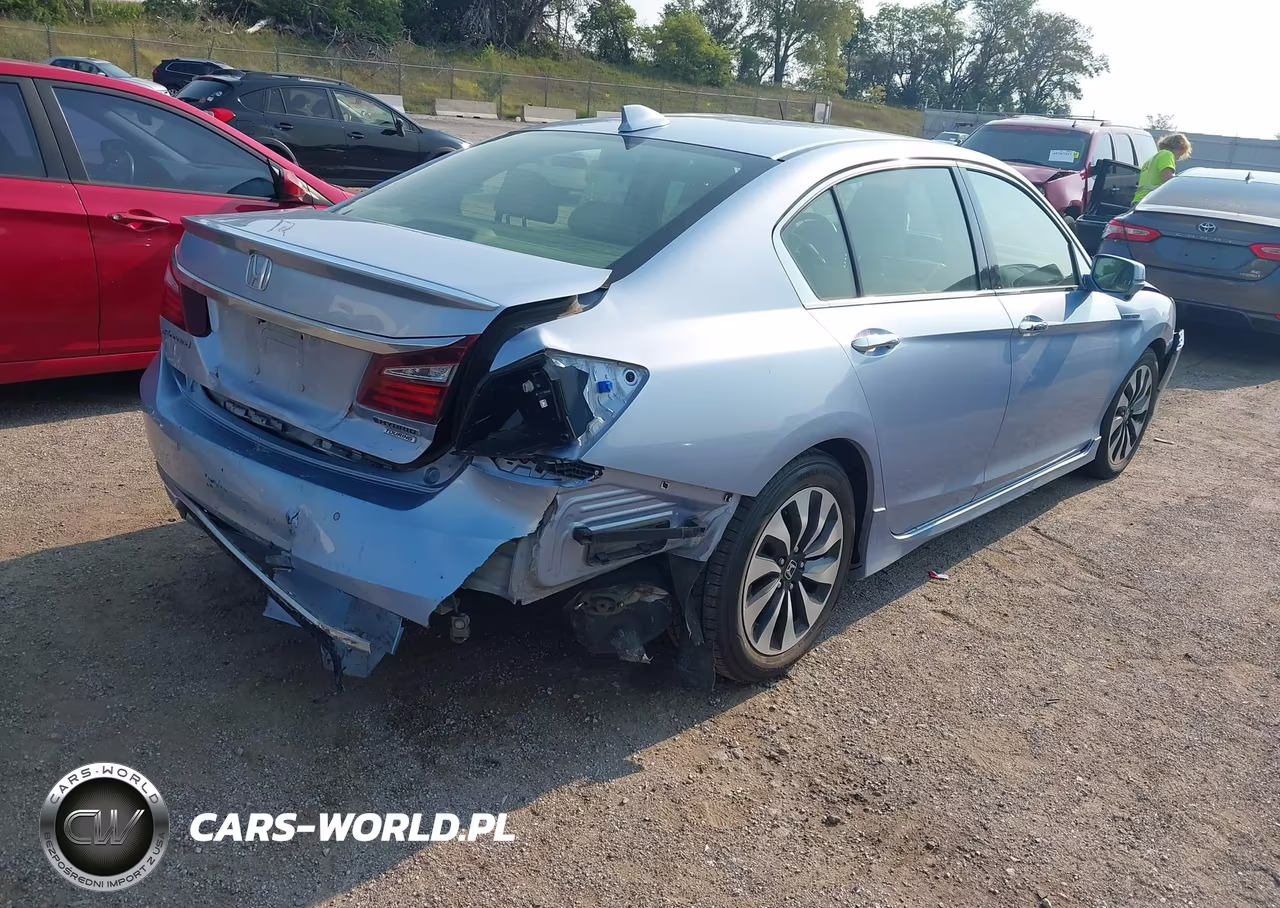 2017 Honda Accord Hybrid Touring VIN:JHMCR6F74HC025647 - 4