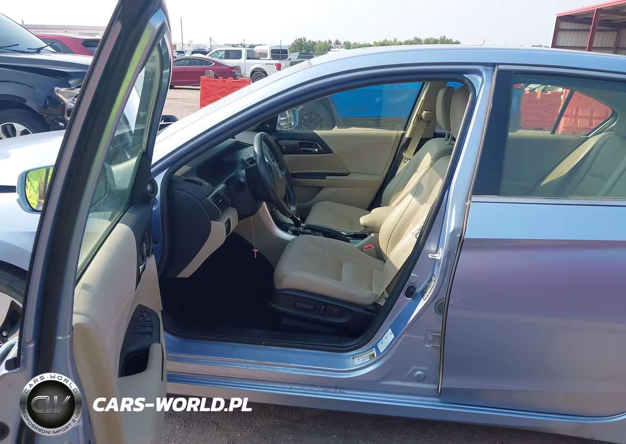 2017 Honda Accord Hybrid Touring VIN:JHMCR6F74HC025647 - 5