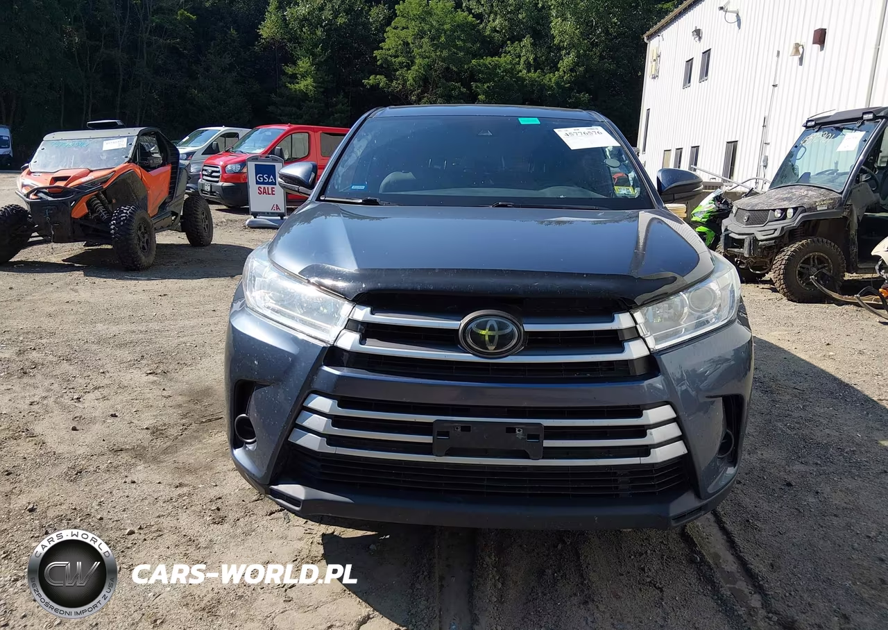 2018 Toyota Highlander Le VIN:5TDBZRFH2JS868287 - 13