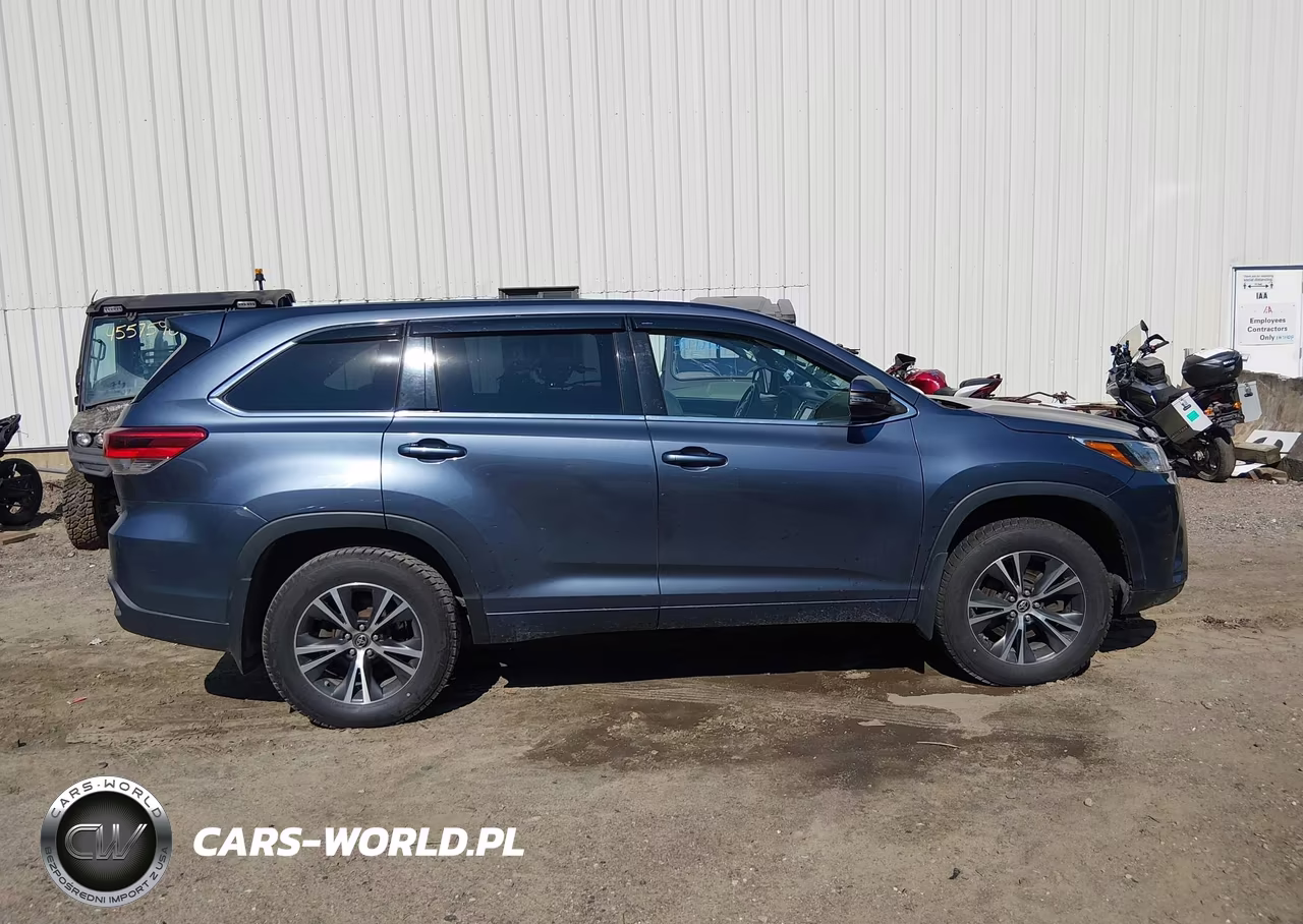 2018 Toyota Highlander Le VIN:5TDBZRFH2JS868287 - 14