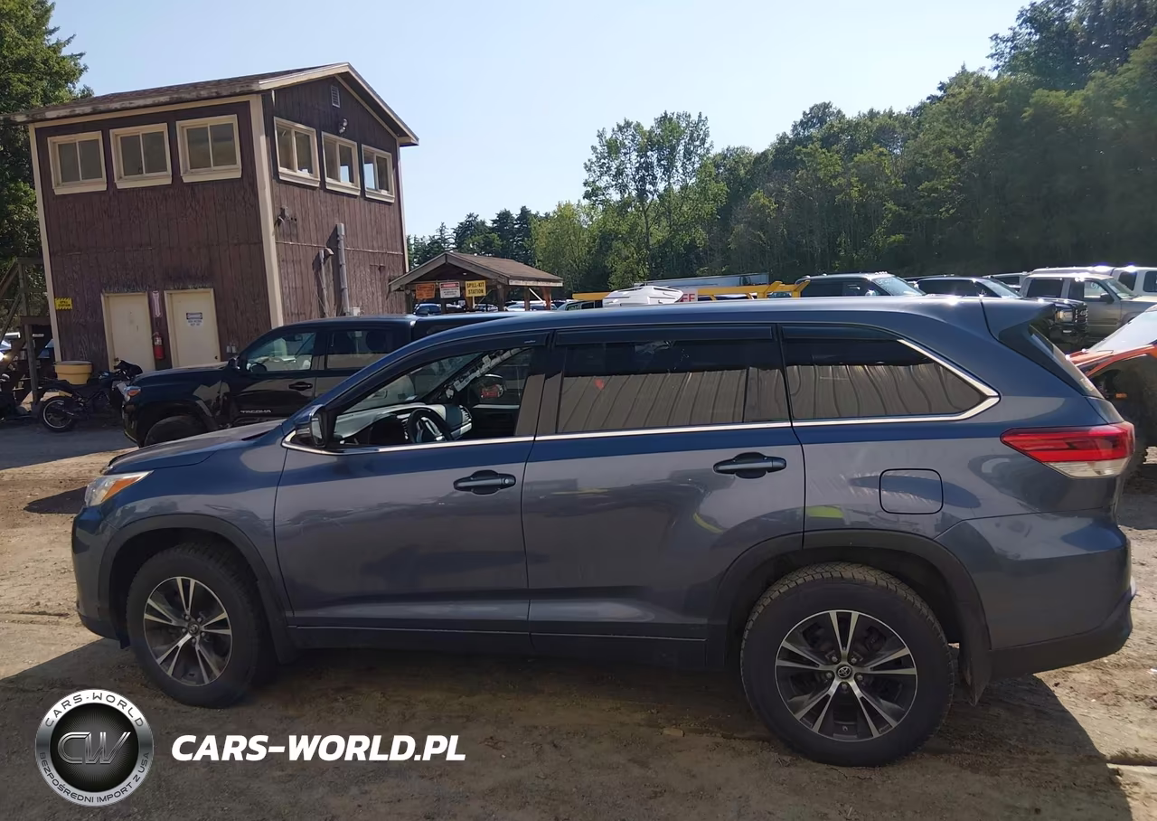 2018 Toyota Highlander Le VIN:5TDBZRFH2JS868287 - 15