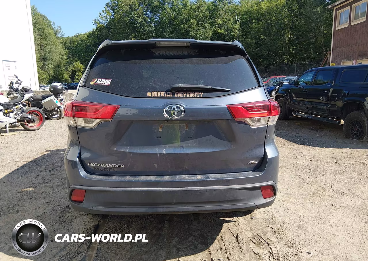 2018 Toyota Highlander Le VIN:5TDBZRFH2JS868287 - 17