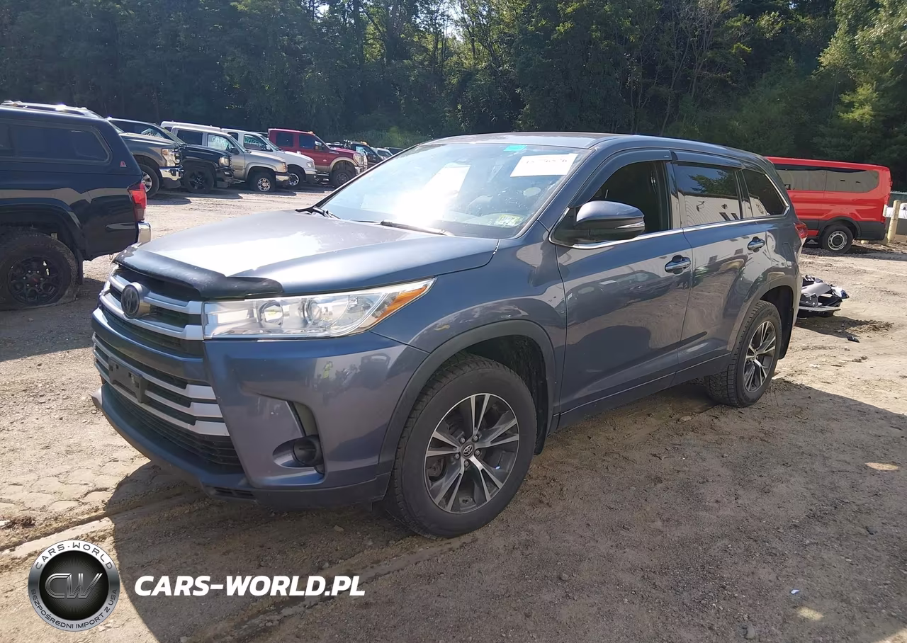 2018 Toyota Highlander Le VIN:5TDBZRFH2JS868287 - 2