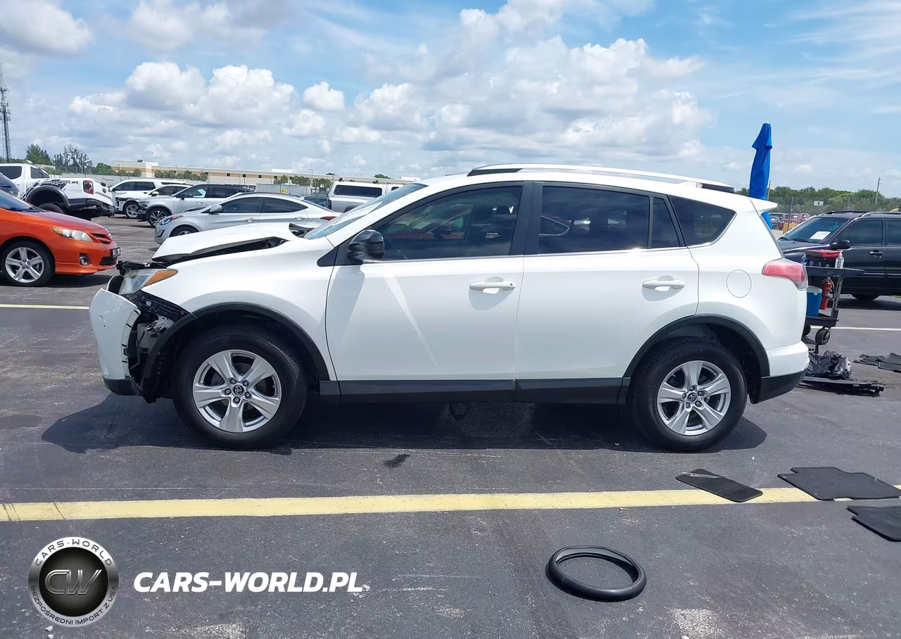 2018 Toyota Rav4 Le VIN:JTMZFREV8JJ728918 - 14