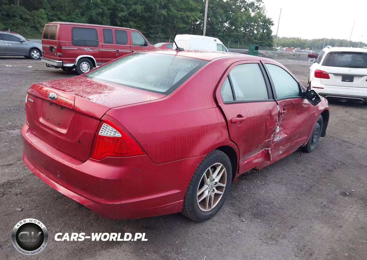 2012 Ford Fusion S VIN:3FAHP0GA7CR161047 - 4