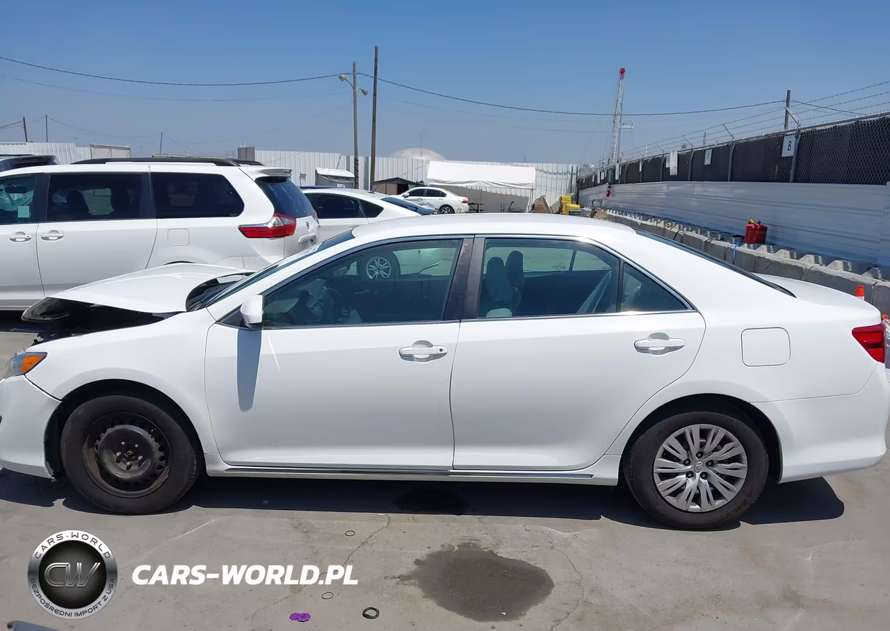 2014 Toyota Camry Le VIN:4T4BF1FK6ER426685 - 14