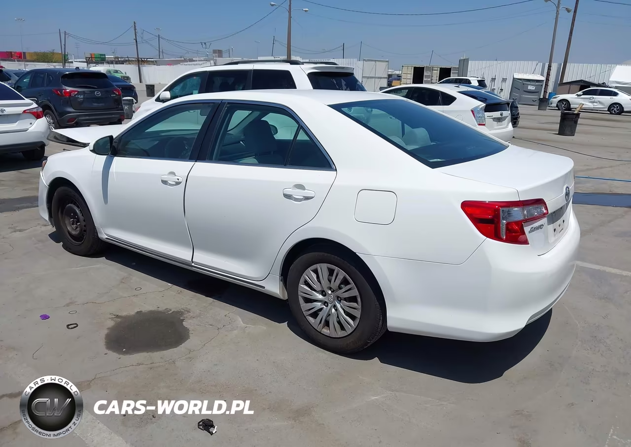 2014 Toyota Camry Le VIN:4T4BF1FK6ER426685 - 3