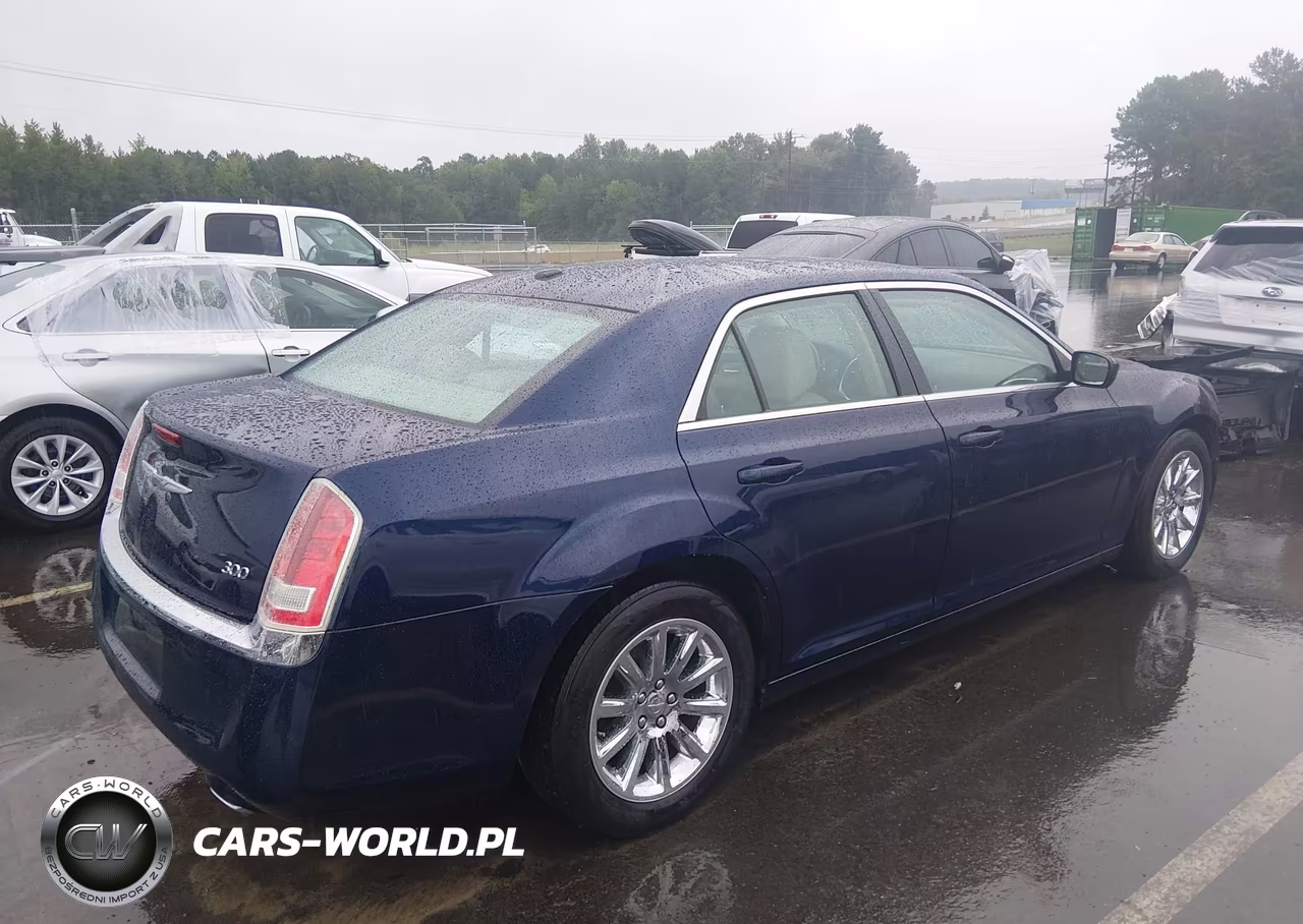 2014 Chrysler 300 VIN:2C3CCAAG6EH355669 - 4