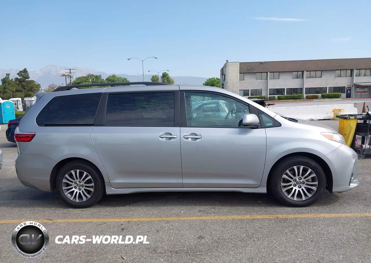 2018 Toyota Sienna Xle 7 Passenger VIN:5TDYZ3DC3JS932612 - 13