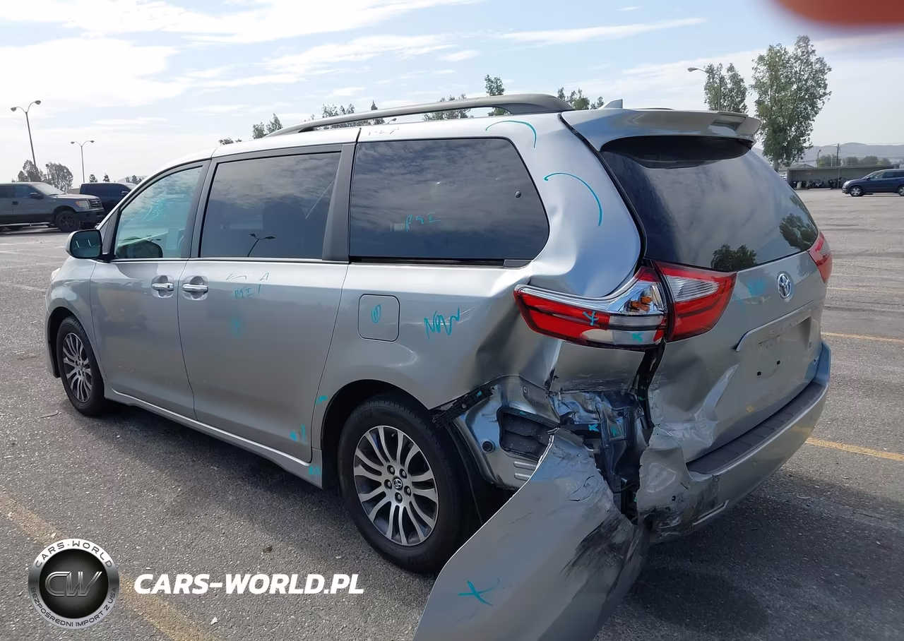 2018 Toyota Sienna Xle 7 Passenger VIN:5TDYZ3DC3JS932612 - 3