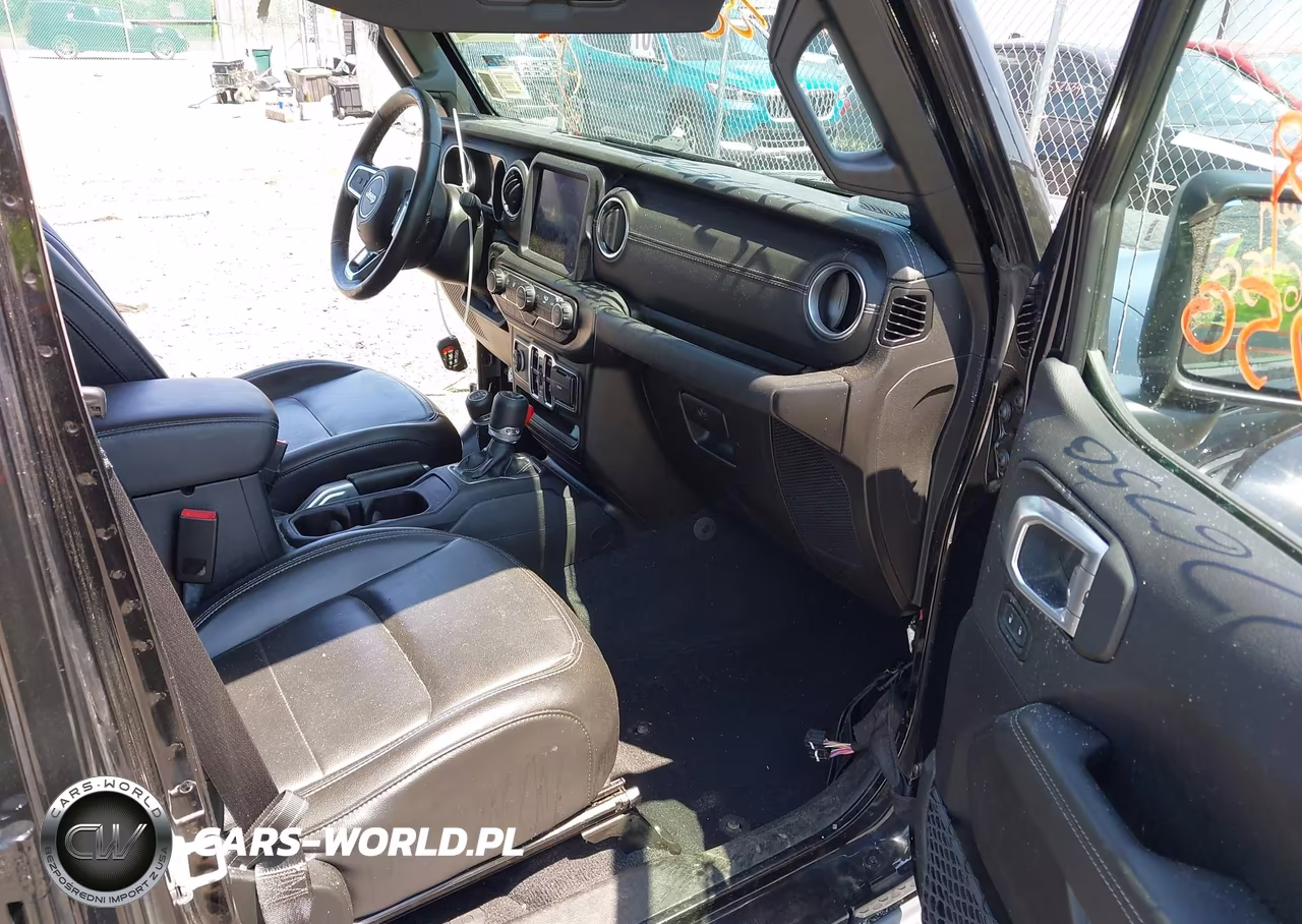 2020 Jeep Wrangler Unlimited Sahara 4X4 VIN:1C4HJXEGXLW239829 - 5