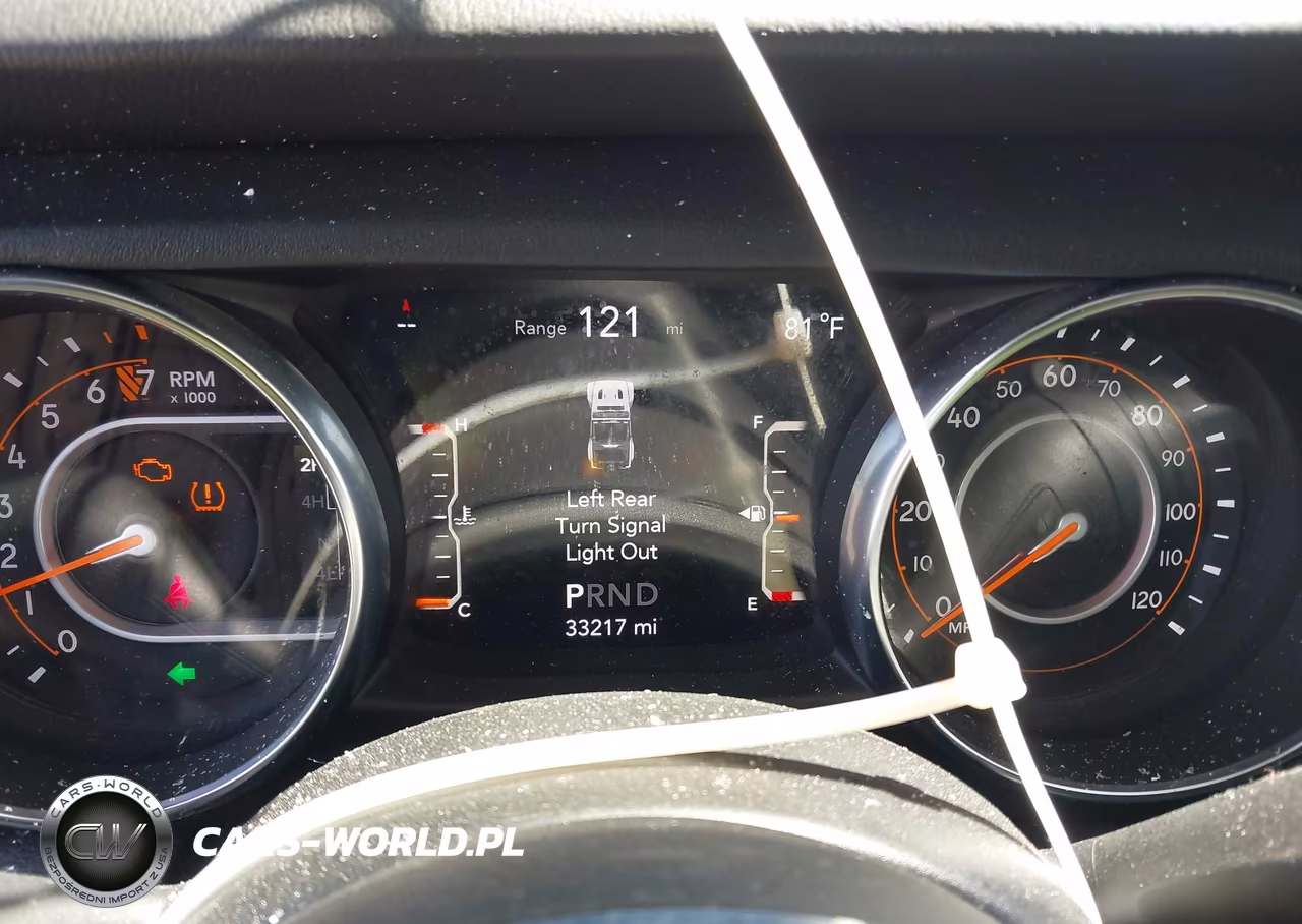 2020 Jeep Wrangler Unlimited Sahara 4X4 VIN:1C4HJXEGXLW239829 - 7