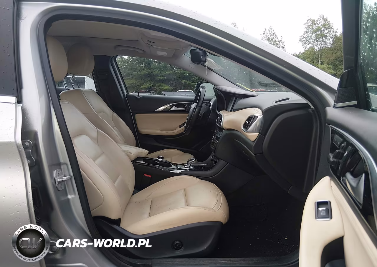 2018 Infiniti Qx30 Premium VIN:SJKCH5CR4JA044900 - 5