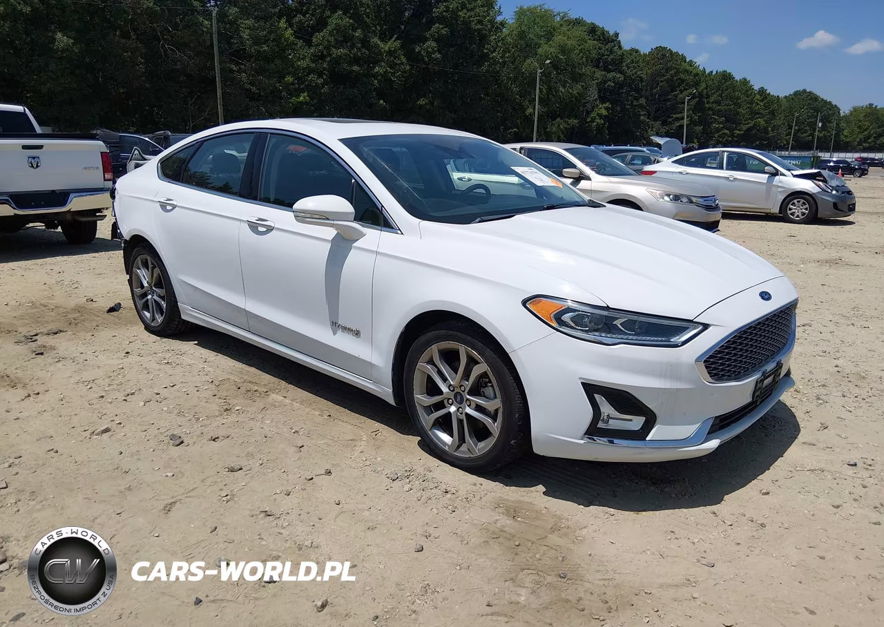 2019 Ford Fusion Hybrid Titanium – zdjęcie 1 z 17
