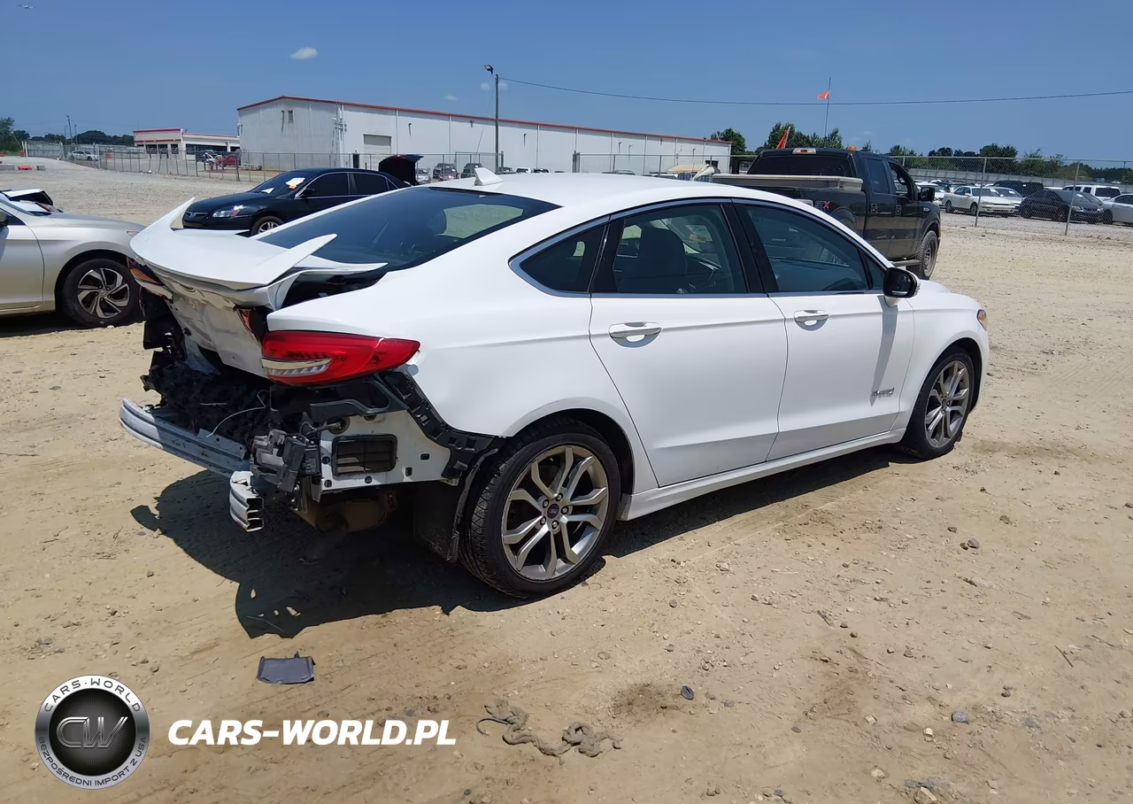 2019 Ford Fusion Hybrid Titanium VIN:3FA6P0RU8KR105583 - 4