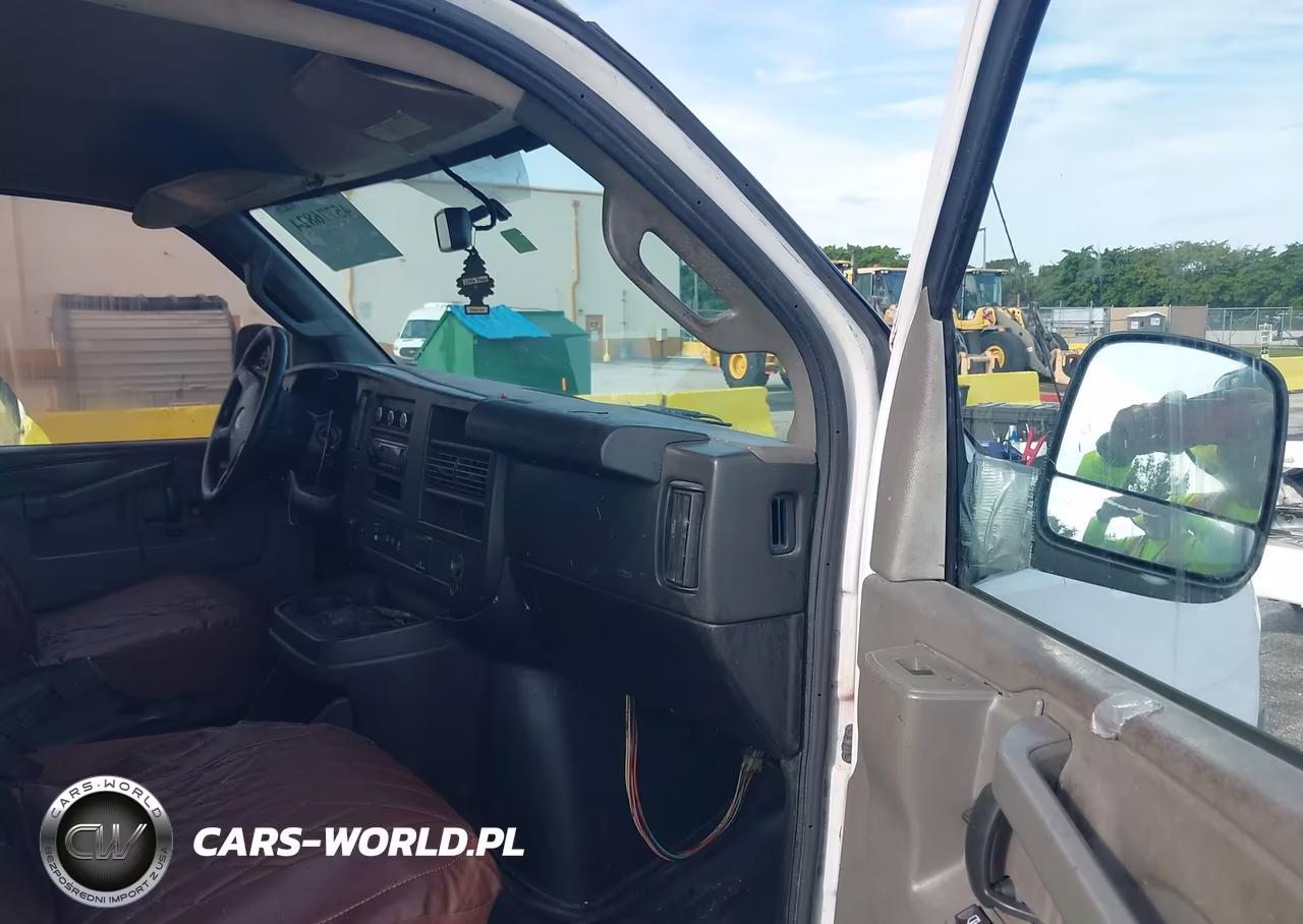 2019 Chevrolet Express 2500 Work Van VIN:1GCWGBFP5K1152097 - 5