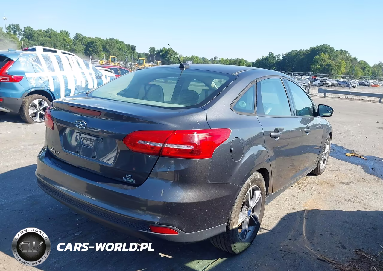 2017 Ford Focus Se VIN:1FADP3FE9HL269504 - 4