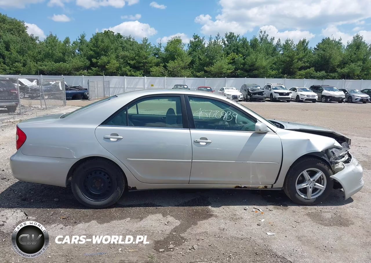 2002 Toyota Camry Le VIN:4T1BE32K62U071673 - 13
