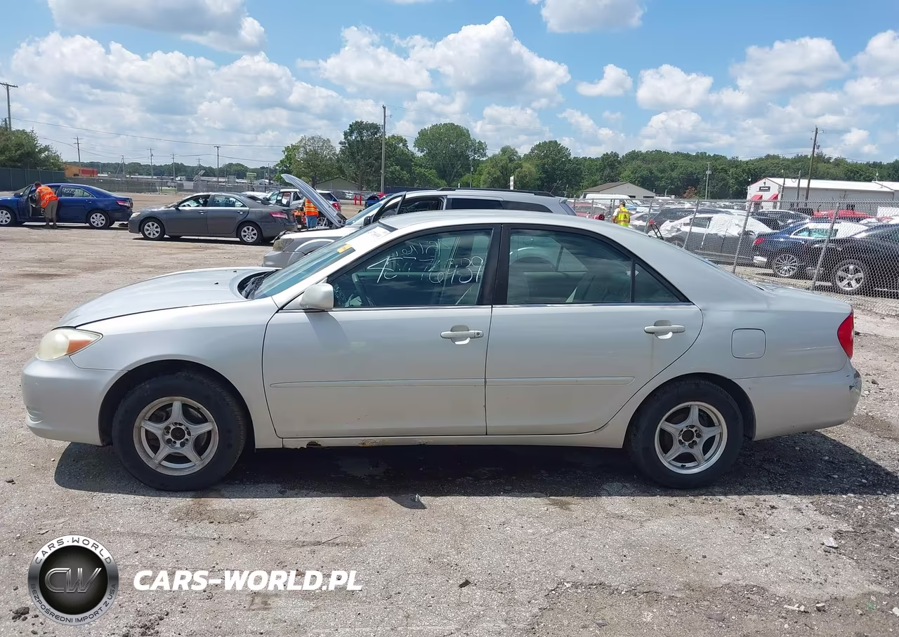 2002 Toyota Camry Le VIN:4T1BE32K62U071673 - 14
