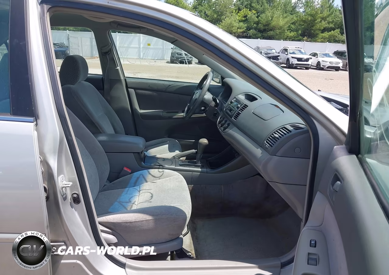 2002 Toyota Camry Le VIN:4T1BE32K62U071673 - 5