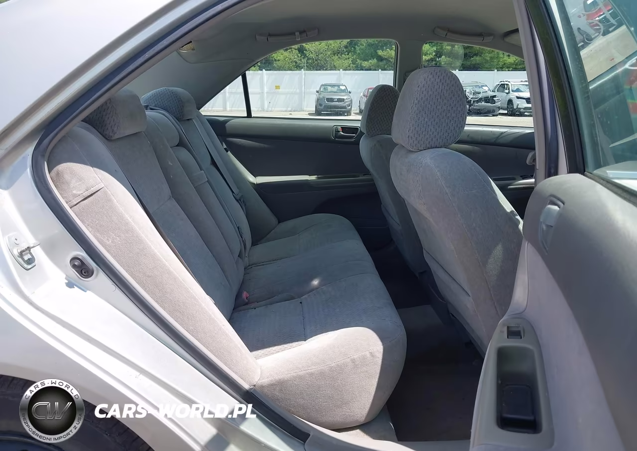 2002 Toyota Camry Le VIN:4T1BE32K62U071673 - 8
