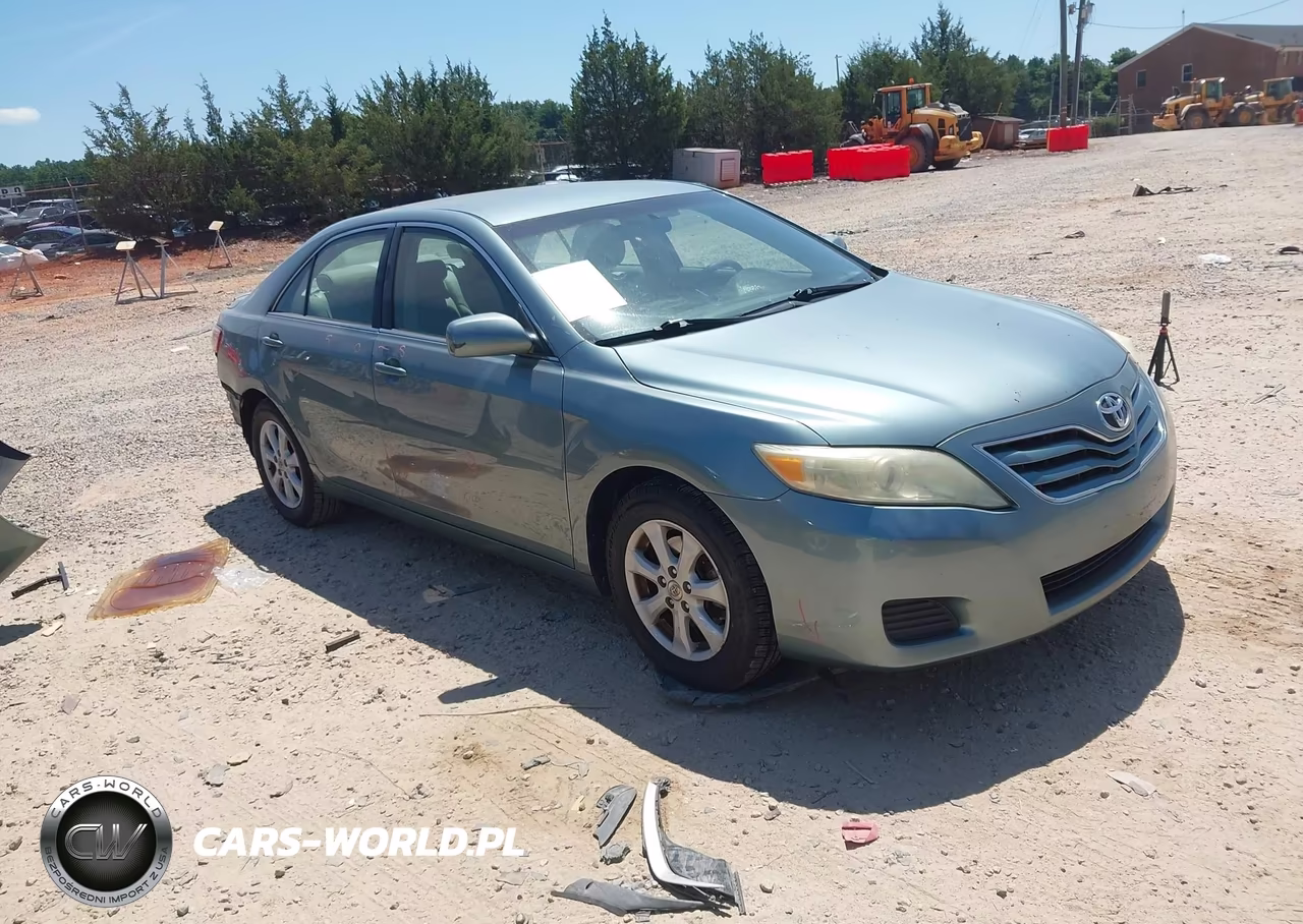 2010 Toyota Camry Le – zdjęcie 1 z 17