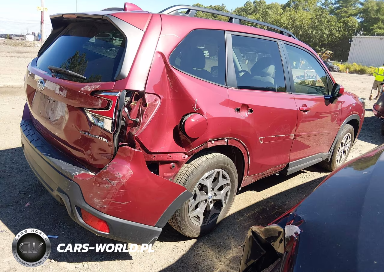 2023 Subaru Forester Premium VIN:JF2SKAECXPH430711 - 4