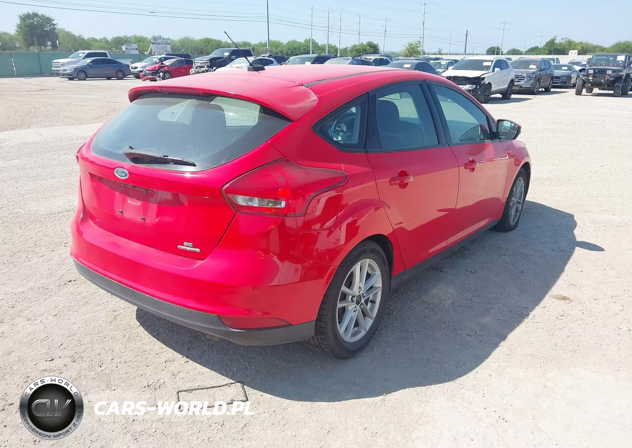 2015 Ford Focus Se VIN:1FADP3K2XFL224483 - 4
