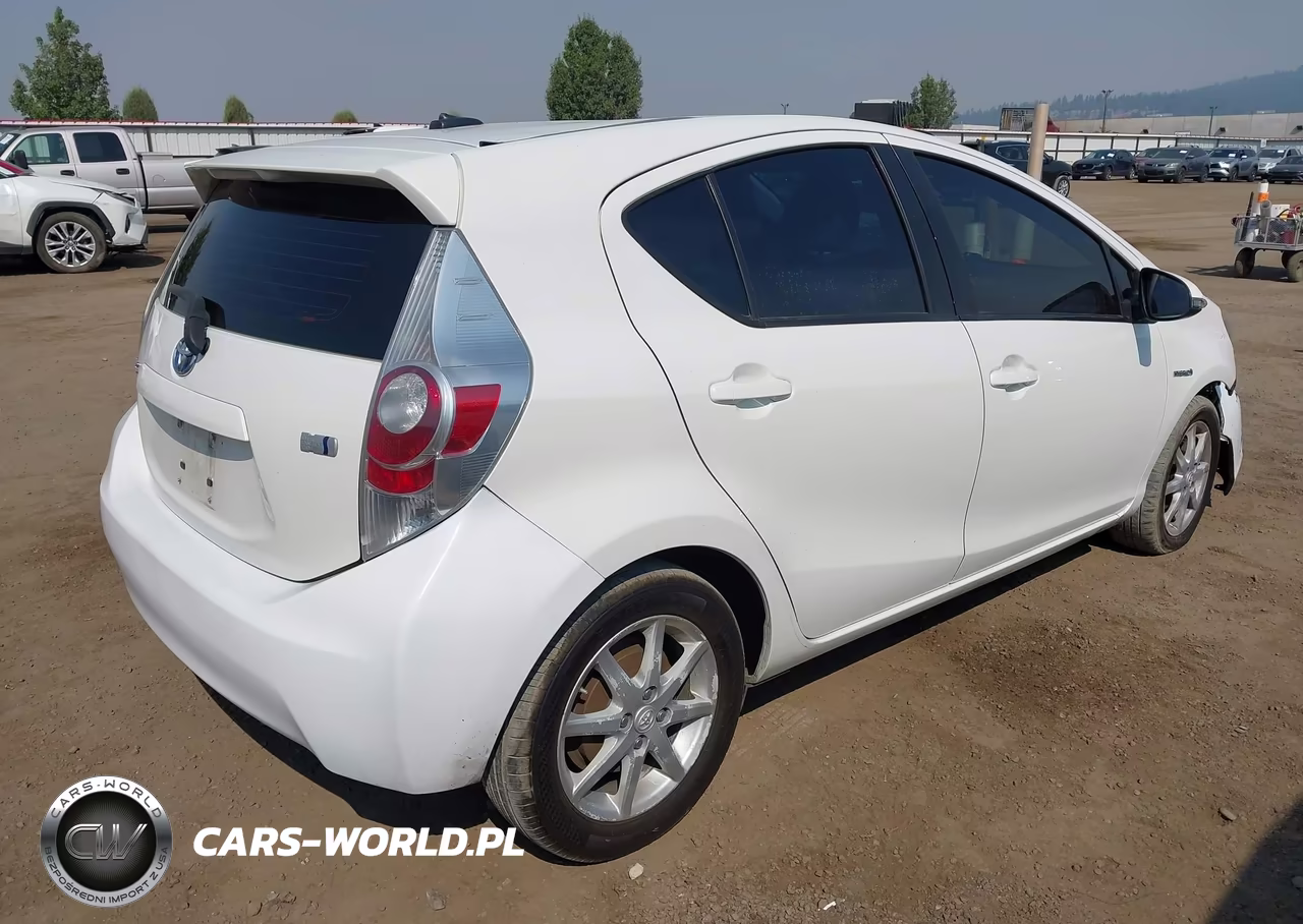 2012 Toyota Prius C Four VIN:JTDKDTB37C1506204 - 4