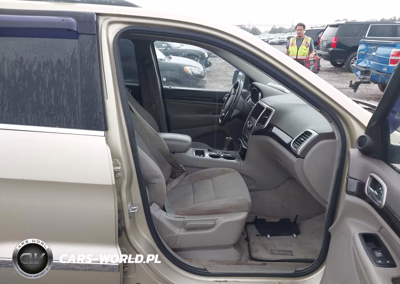 2012 Jeep Grand Cherokee Laredo VIN:1C4RJFAG4CC179939 - 5