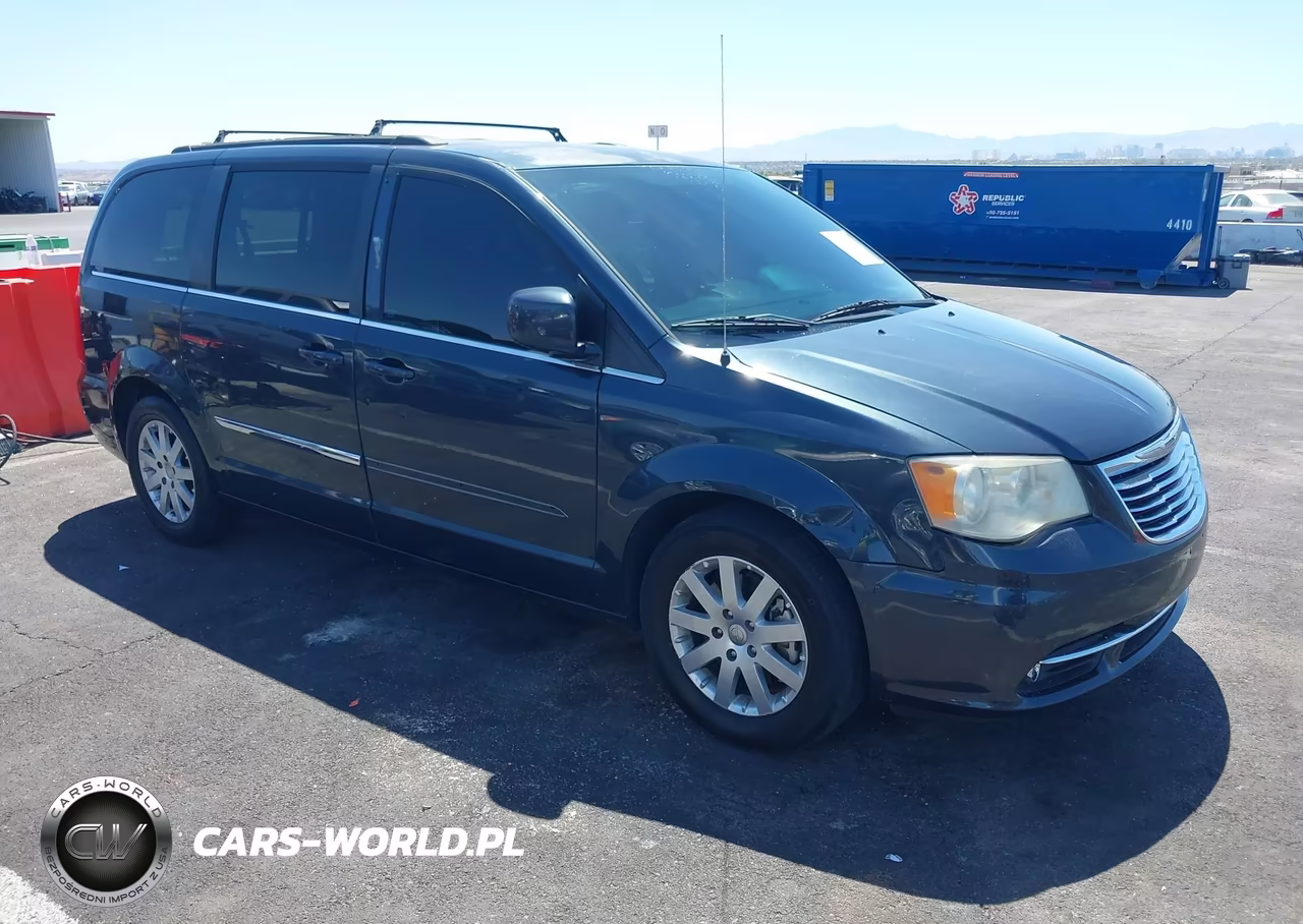 2014 Chrysler Town & Country Touring – zdjęcie 1 z 13