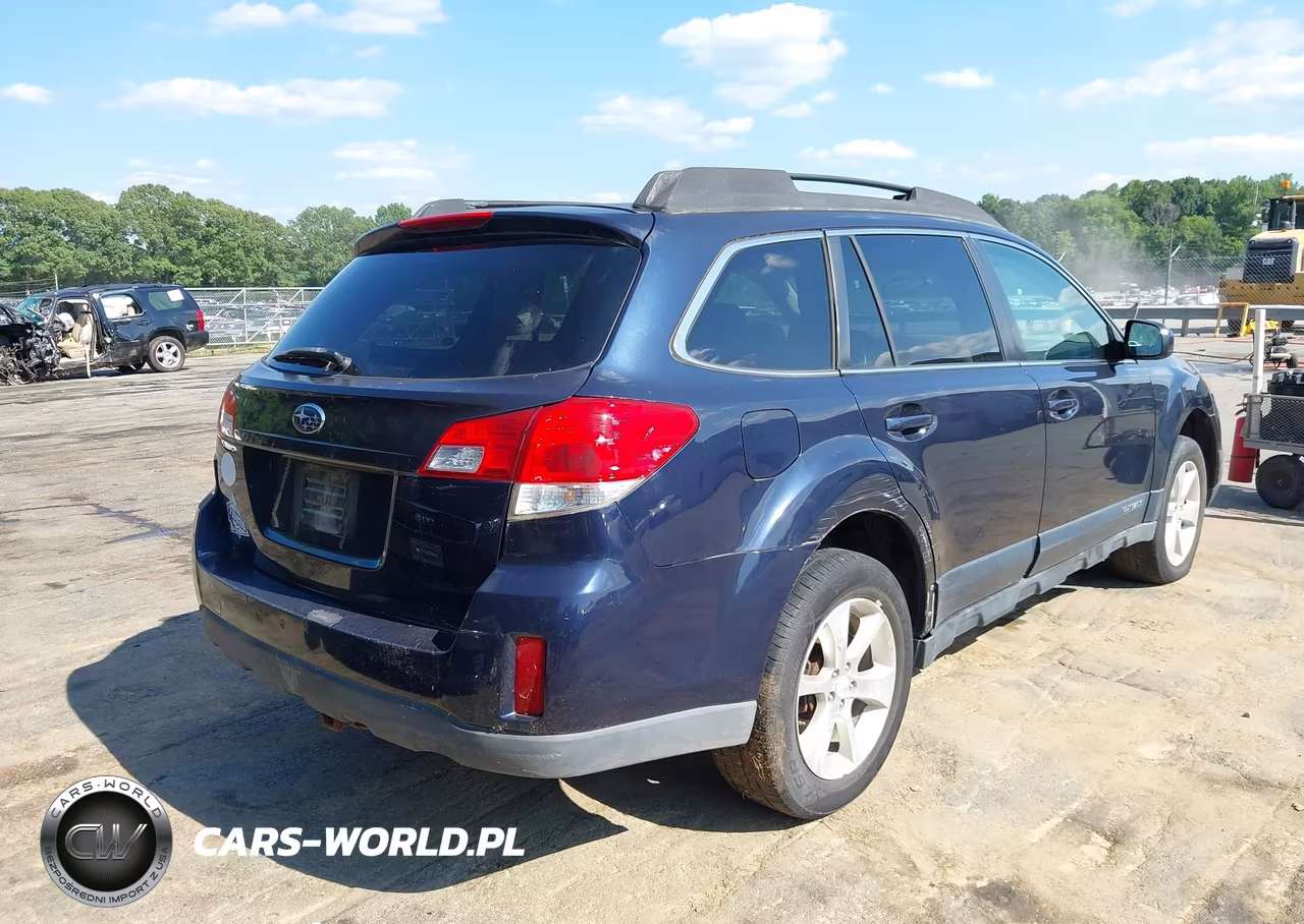 2013 Subaru Outback 2.5I Premium VIN:4S4BRBCC0D3323609 - 4