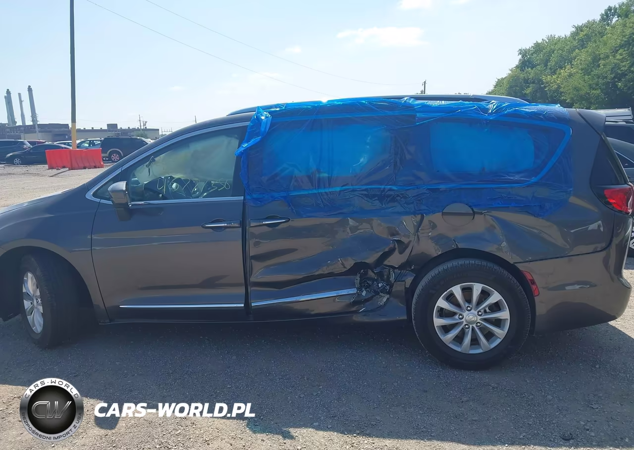2019 Chrysler Pacifica Touring L VIN:2C4RC1BG2KR626897 - 14