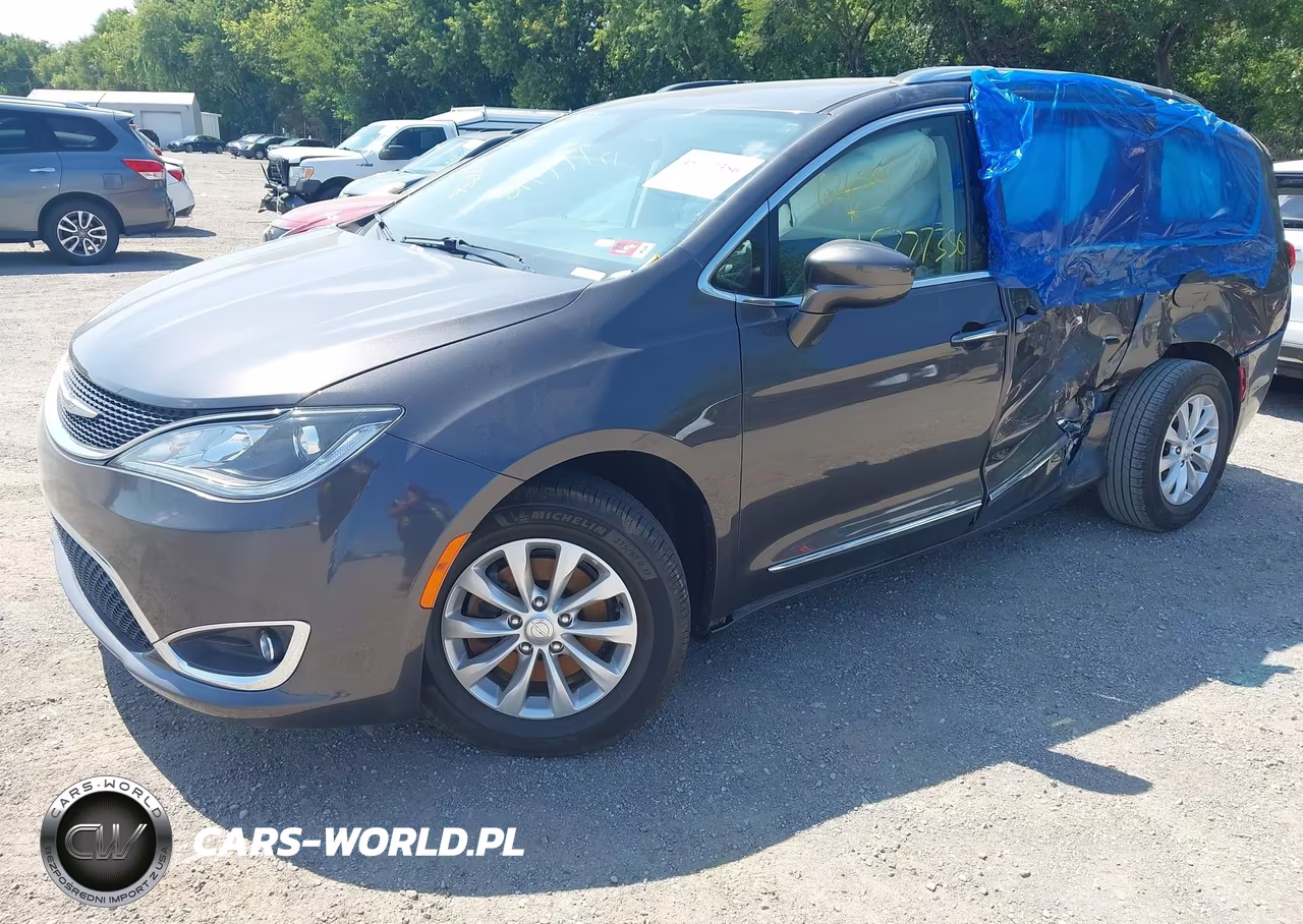 2019 Chrysler Pacifica Touring L VIN:2C4RC1BG2KR626897 - 2