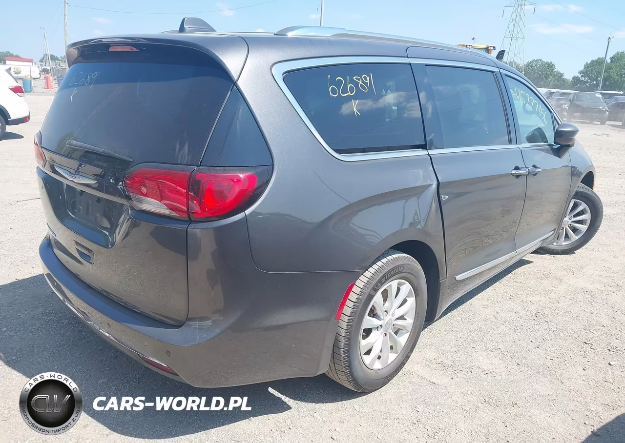 2019 Chrysler Pacifica Touring L VIN:2C4RC1BG2KR626897 - 4