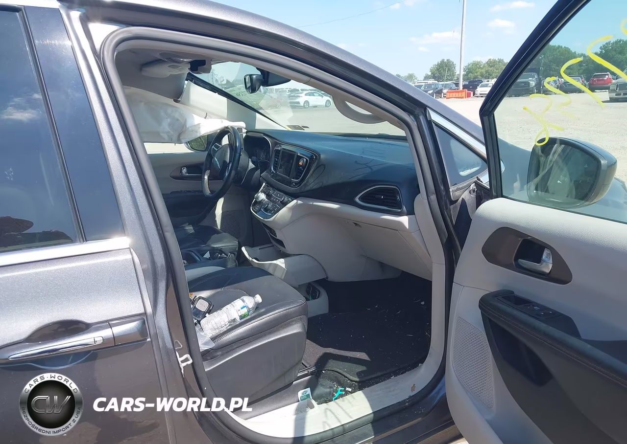 2019 Chrysler Pacifica Touring L VIN:2C4RC1BG2KR626897 - 5