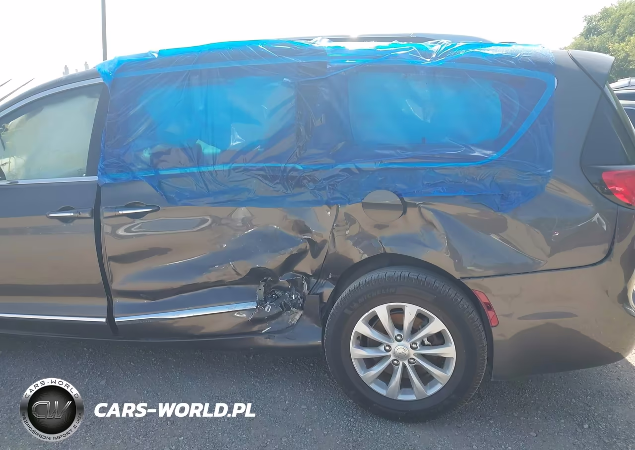 2019 Chrysler Pacifica Touring L VIN:2C4RC1BG2KR626897 - 6