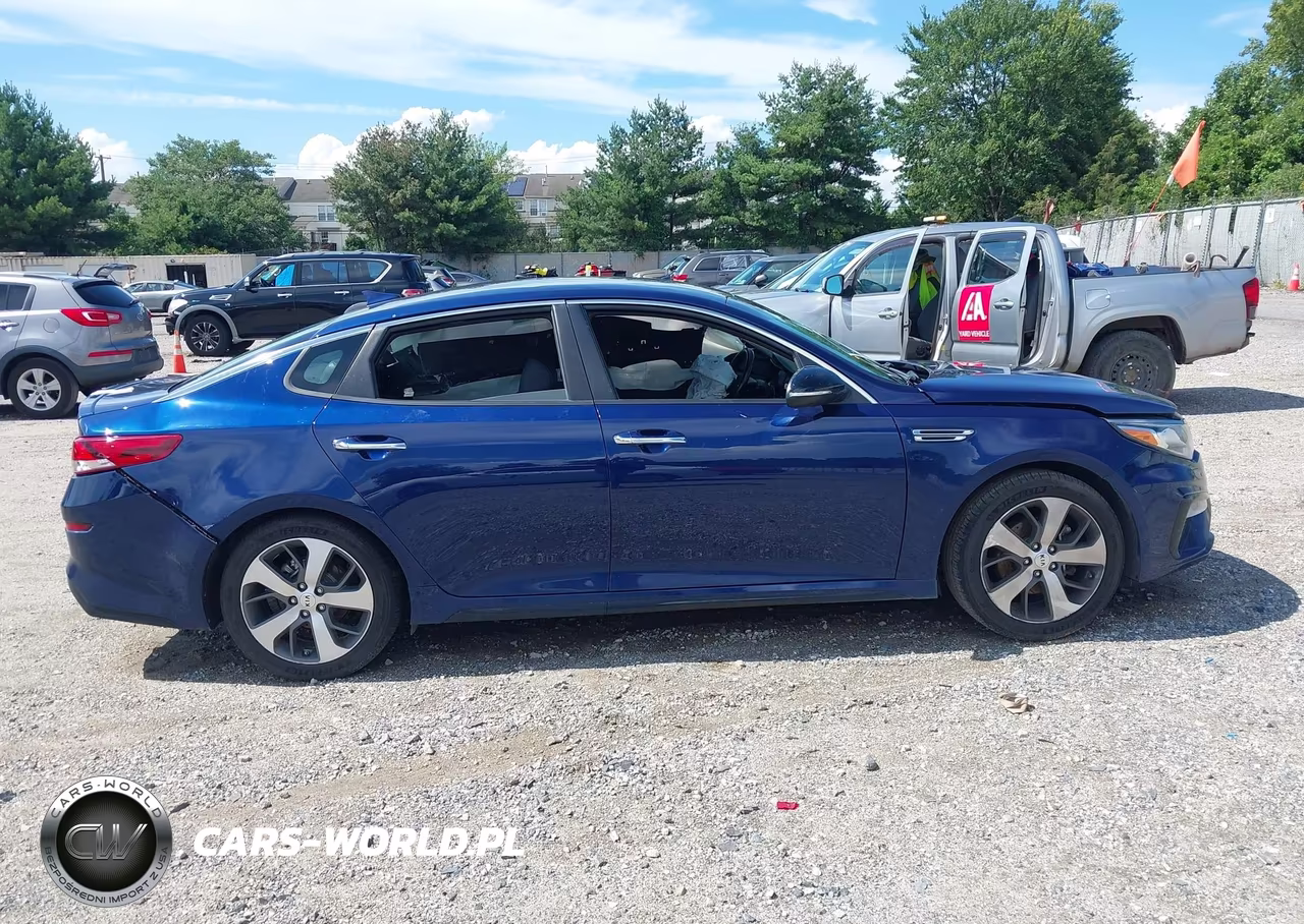 2019 Kia Optima S VIN:5XXGT4L31KG361063 - 13
