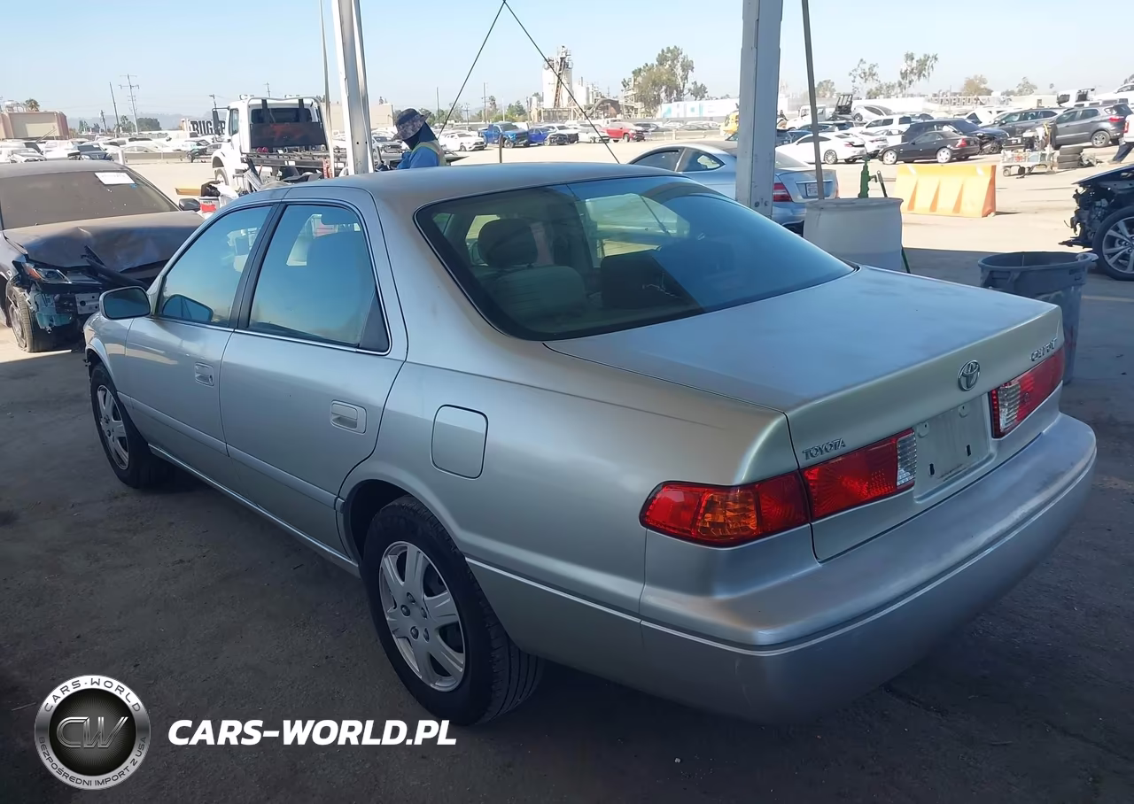 2001 Toyota Camry Le VIN:JT2BG22K610606542 - 3