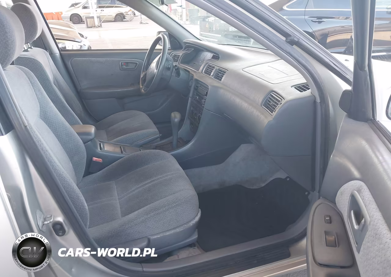 2001 Toyota Camry Le VIN:JT2BG22K610606542 - 5