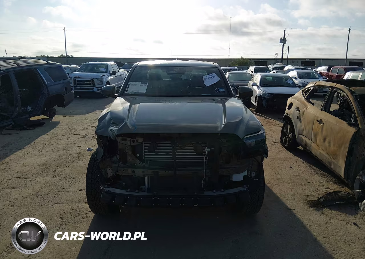 2025 Toyota Tacoma Trd Off Road VIN:3TMLB5JN3SM125346 - 12