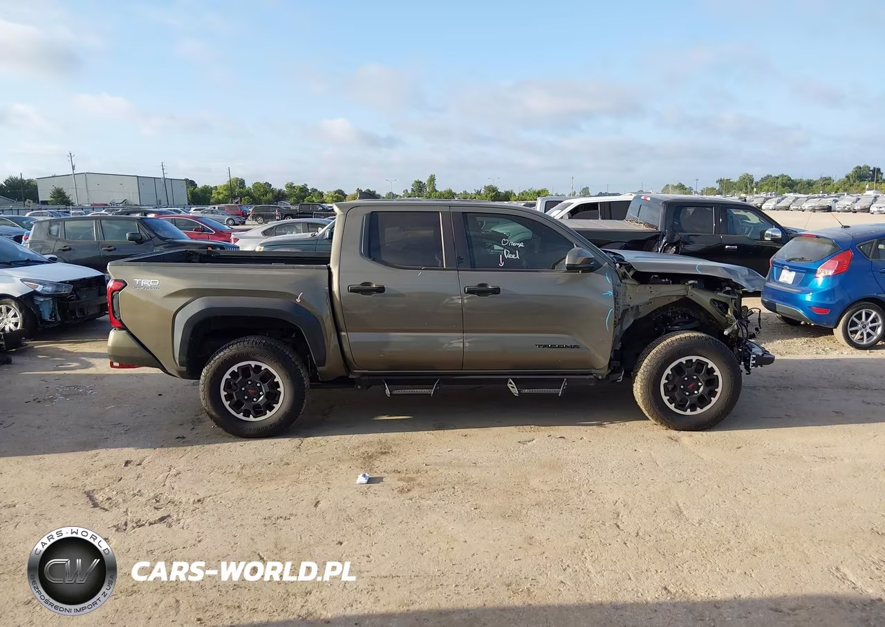 2025 Toyota Tacoma Trd Off Road VIN:3TMLB5JN3SM125346 - 13