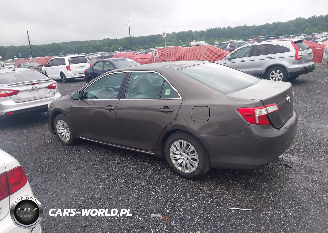 2013 Toyota Camry Hybrid Le VIN:4T1BD1FKXDU085452 - 13