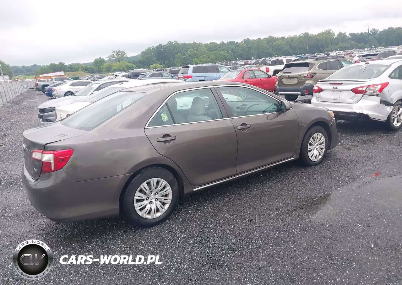 2013 Toyota Camry Hybrid Le VIN:4T1BD1FKXDU085452 - 4
