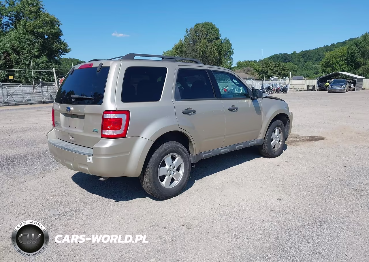 2010 Ford Escape Xlt VIN:1FMCU0DG8AKC28984 - 4