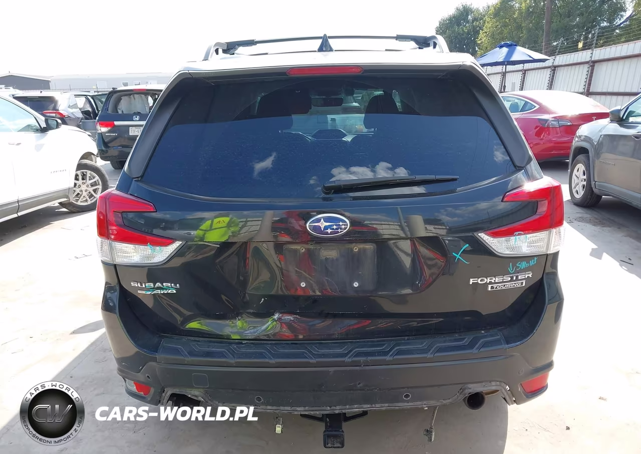 2019 Subaru Forester Touring VIN:JF2SKAWC8KH526327 - 17