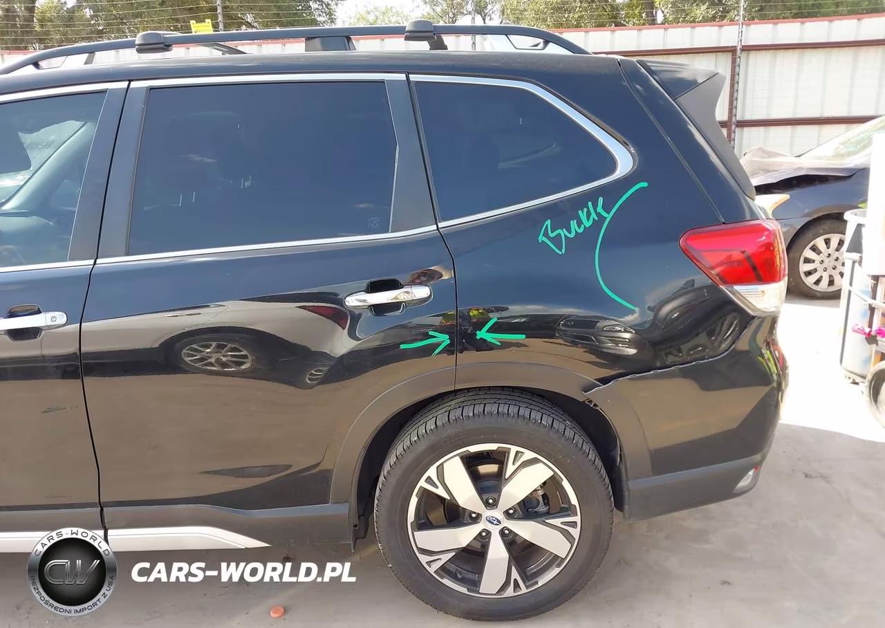 2019 Subaru Forester Touring VIN:JF2SKAWC8KH526327 - 18