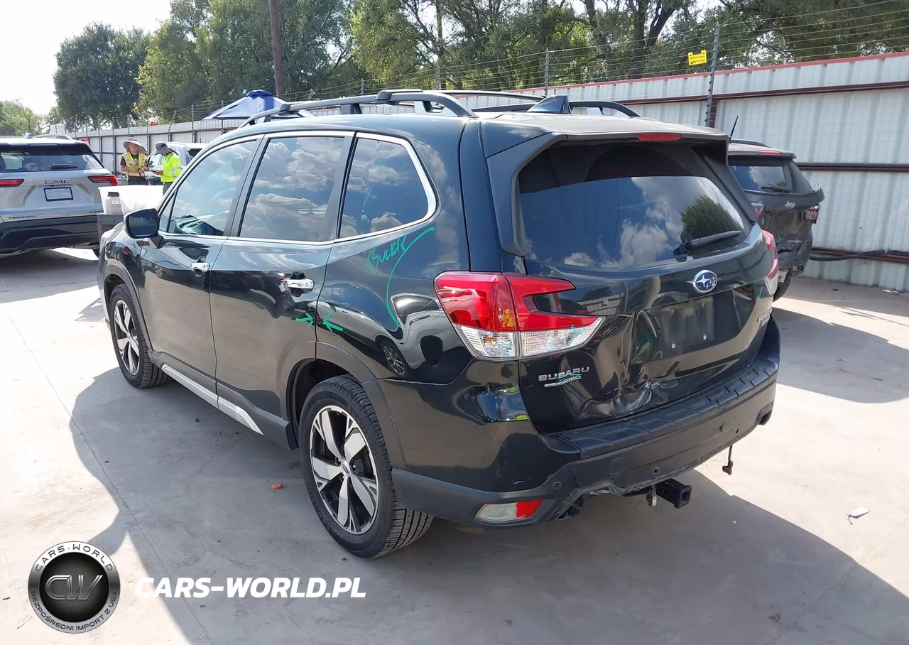 2019 Subaru Forester Touring VIN:JF2SKAWC8KH526327 - 3