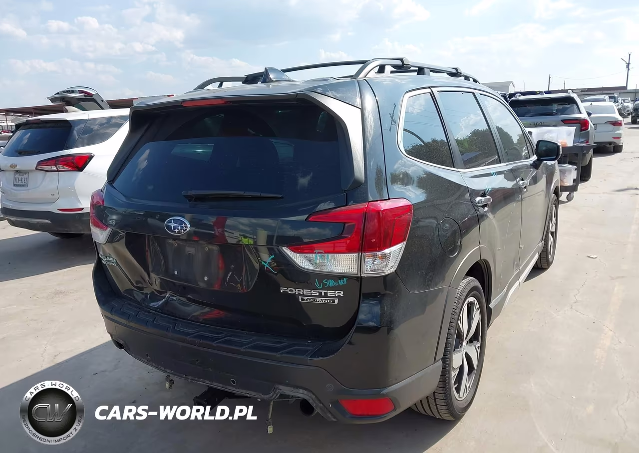 2019 Subaru Forester Touring VIN:JF2SKAWC8KH526327 - 4
