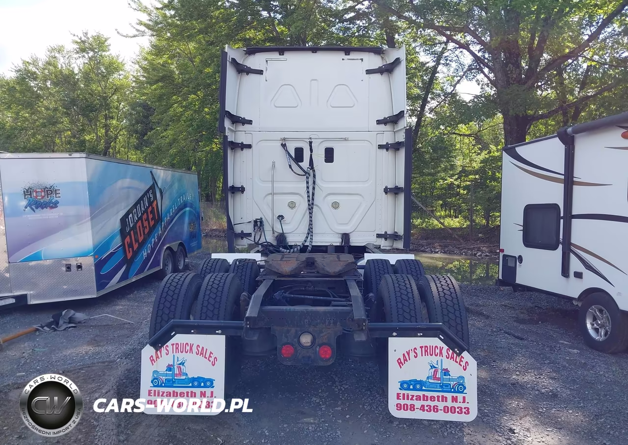 2015 Freightliner Cascadia 125 VIN:3AKJGLBG1FSGB2433 - 15